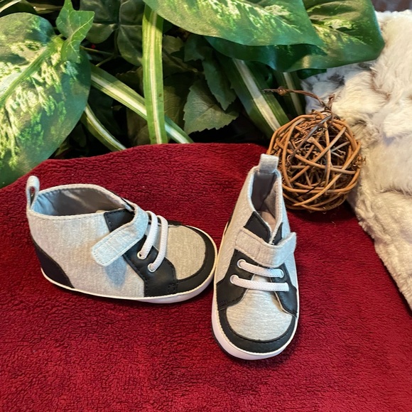 🌻CHILD OF MINE Baby boys soft bottom shoes w Velcro.Size 3-6 m gray and navy NEW - Picture 1 of 11